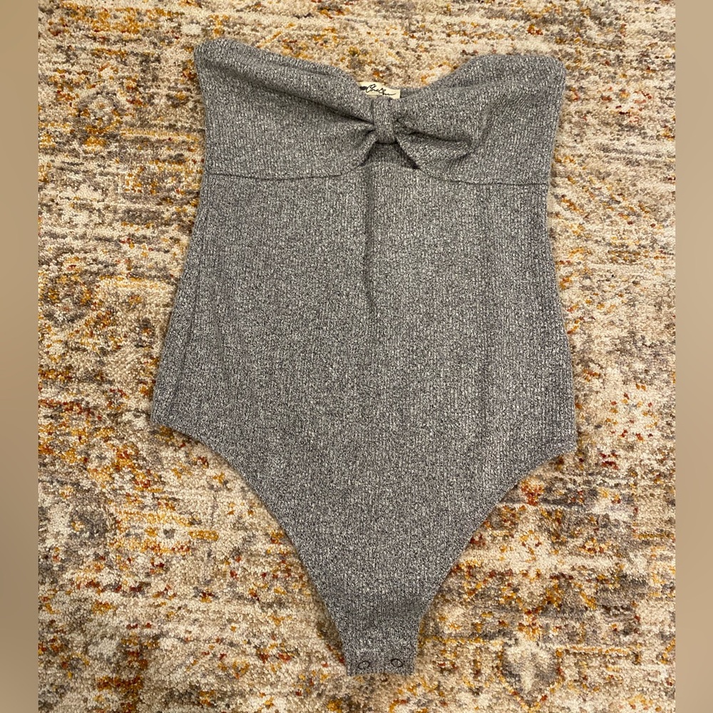 Express one eleven thong strapless bodysuit with bow front, size medium, nwot